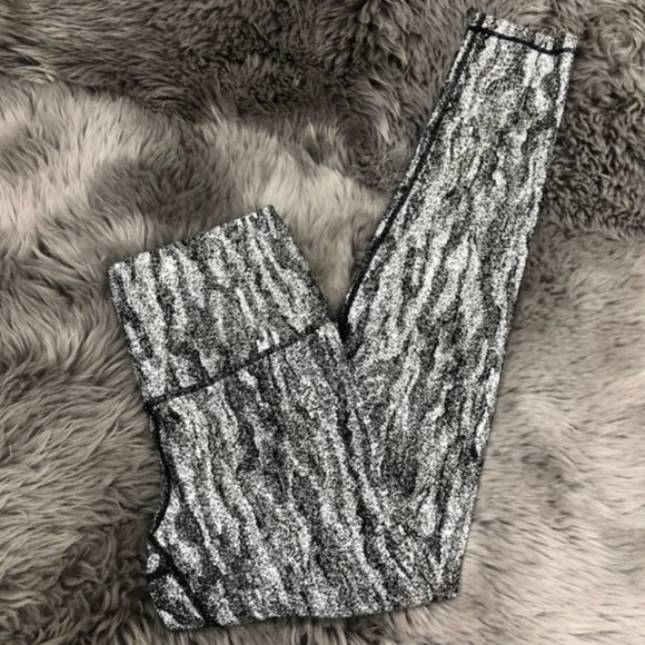 Kirkland | Women's Active Tight | Black and White | Medium - Picture 1 of 4